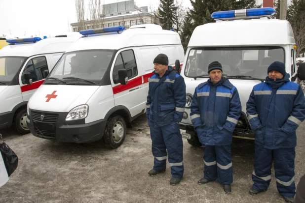 Алтайские врачи получили новые машины скорой помощи.