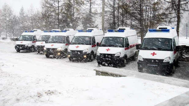 Алтайские врачи получили новые машины скорой помощи.