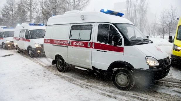 Алтайские врачи получили новые машины скорой помощи.