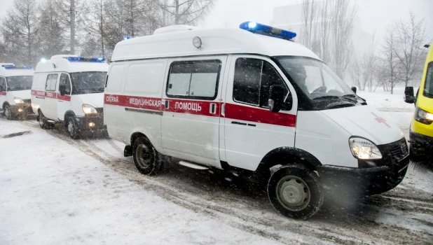 Алтайские врачи получили новые машины скорой помощи.