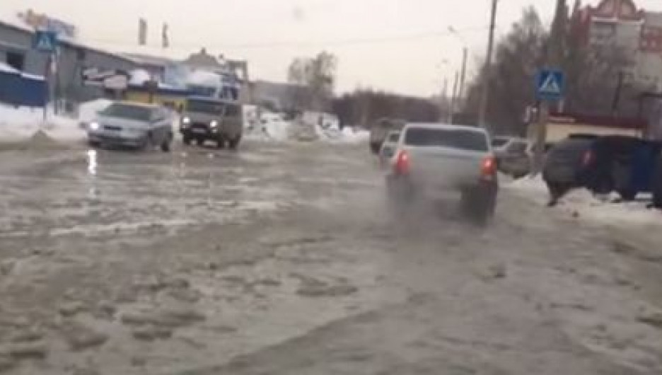 Потоп на улице Эмилии Алексеевой. 6 декабря 2016 года.