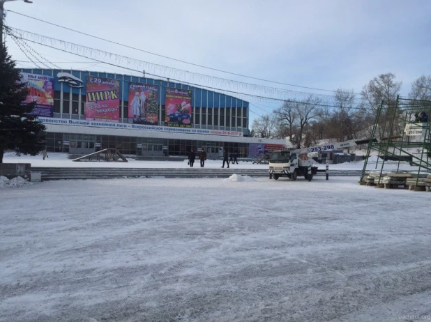 Строительство новогоднего городка-2017.