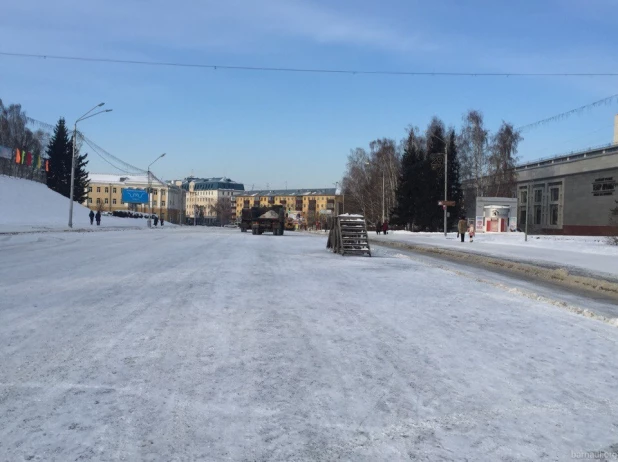 Строительство новогоднего городка-2017.