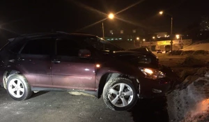 Lexus врезался в трамвай.