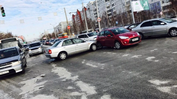 ДТП на улице Попова. 11 декабря 2016 года.