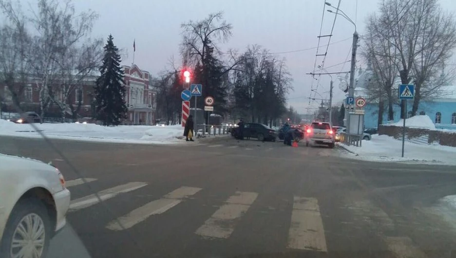 ДТП на проспекте Ленина. 11 декабря 2016 года.