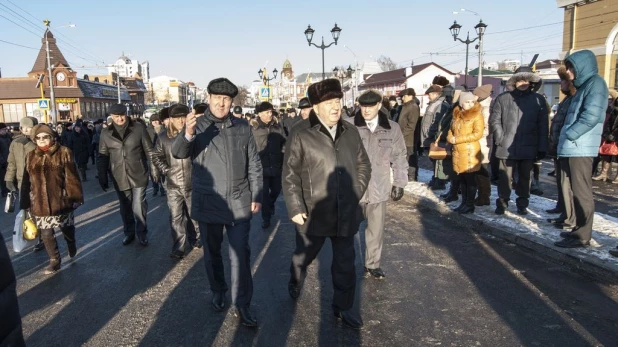 Александр Карлин и Сергей Дугин открыли движение по мосту через Барнаулку. 13 декабря 2016 года.