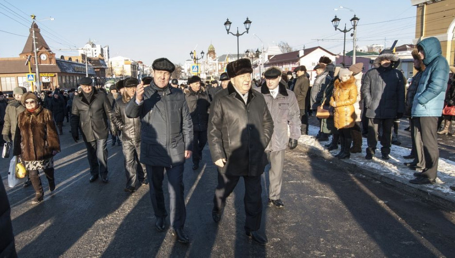 Александр Карлин и Сергей Дугин открыли движение по мосту через Барнаулку. 13 декабря 2016 года.