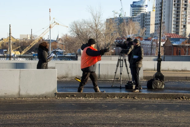 В Барнауле открыли движение по мосту через Барнаулку. 13 декабря 2016 года.