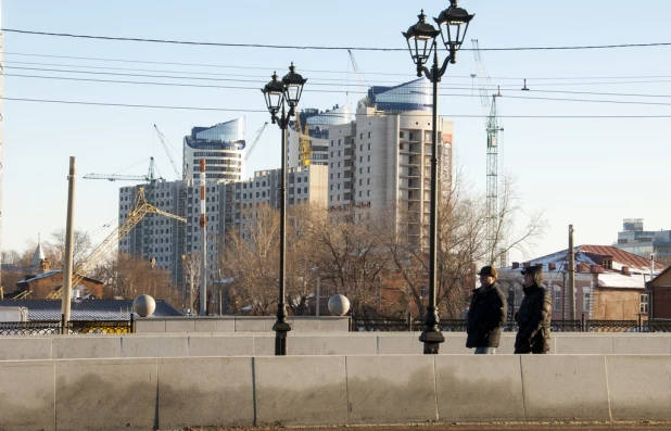 В Барнауле открыли движение по мосту через Барнаулку. 13 декабря 2016 года.