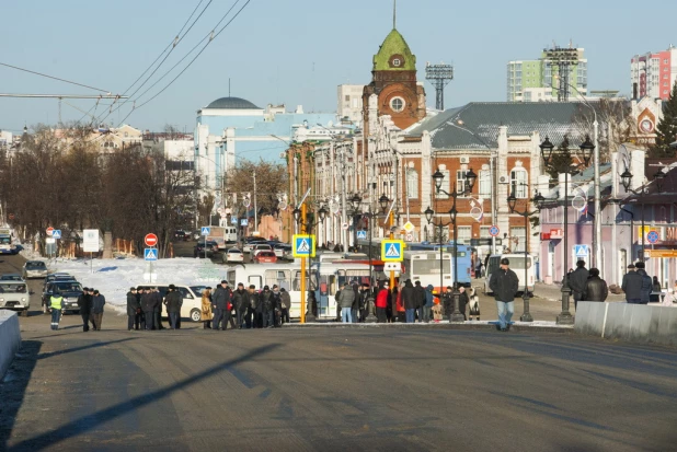 В Барнауле открыли движение по мосту через Барнаулку. 13 декабря 2016 года.