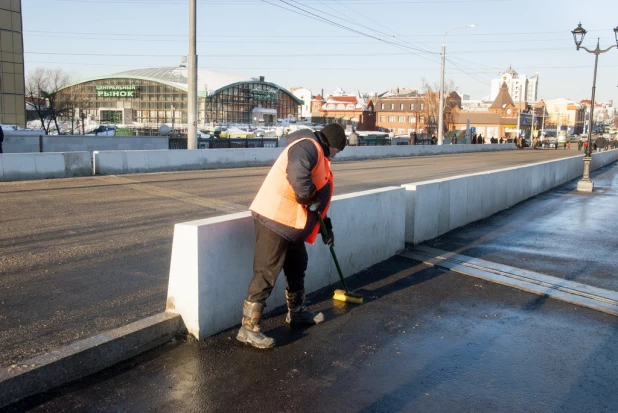 В Барнауле открыли движение по мосту через Барнаулку. 13 декабря 2016 года.