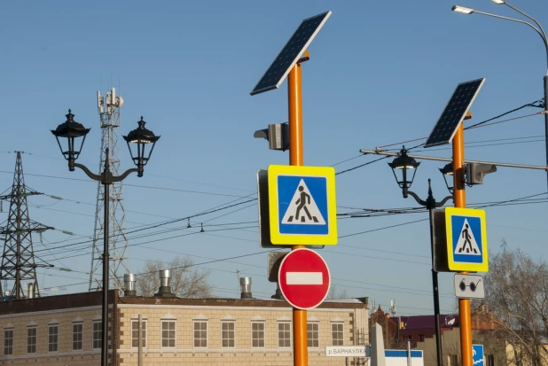 В Барнауле открыли движение по мосту через Барнаулку. 13 декабря 2016 года.