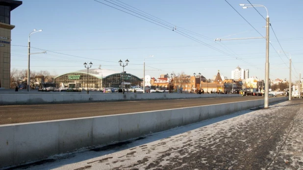 В Барнауле открыли движение по мосту через Барнаулку. 13 декабря 2016 года.