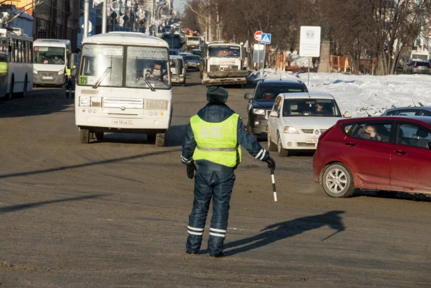 В Барнауле открыли движение по мосту через Барнаулку. 13 декабря 2016 года.