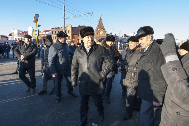 В Барнауле открыли движение по мосту через Барнаулку. 13 декабря 2016 года.