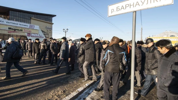 В Барнауле открыли движение по мосту через Барнаулку. 13 декабря 2016 года.