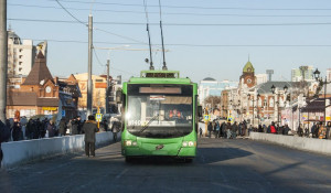 В Барнауле открыли движение по мосту через Барнаулку. 13 декабря 2016 года.