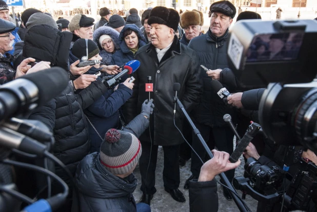 В Барнауле открыли движение по мосту через Барнаулку. 13 декабря 2016 года.