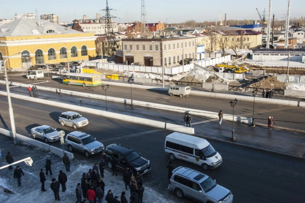 В Барнауле открыли движение по мосту через Барнаулку. 13 декабря 2016 года.