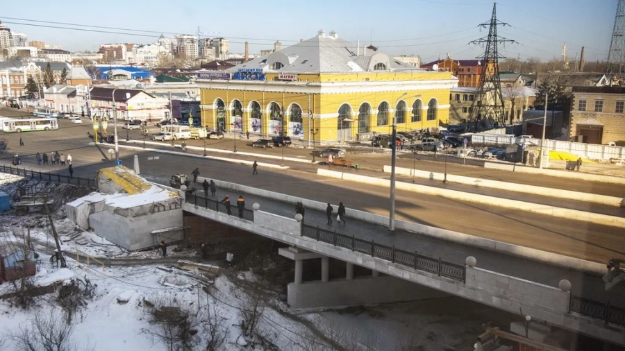 В Барнауле открыли движение по мосту через Барнаулку. 13 декабря 2016 года.