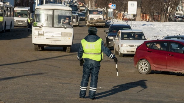 Перекрытие дороги, ДПС.