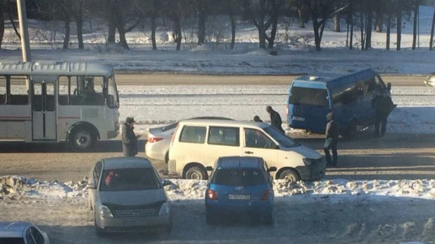 ДТП на улице Попова в Барнауле. 13 декабря 2016 года.