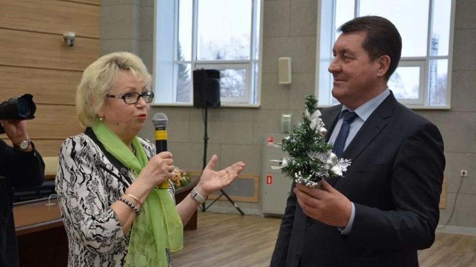 Сергею Дугину подарили волшебную елочку