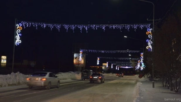 Барнаул украсили к Новому году.