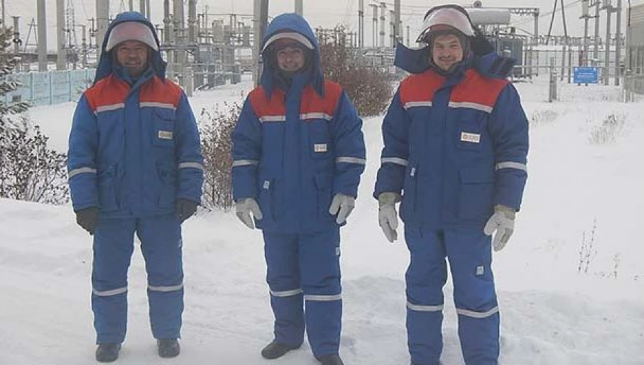 Электромонтеры Центральных электрических сетей "Алтайэнерго".