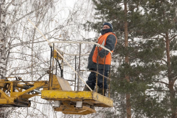 Новогодний снежный городок на площади Сахарова.