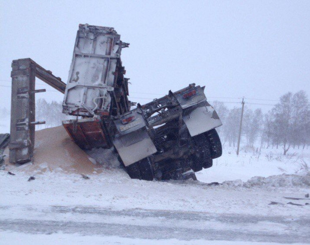 дороги алтайский край перекрытые. новости алтайского края на дорогах. алтай трасса. закрытие трассы змеиногорск фото. закрытие трасс в алтайском крае сегодня.