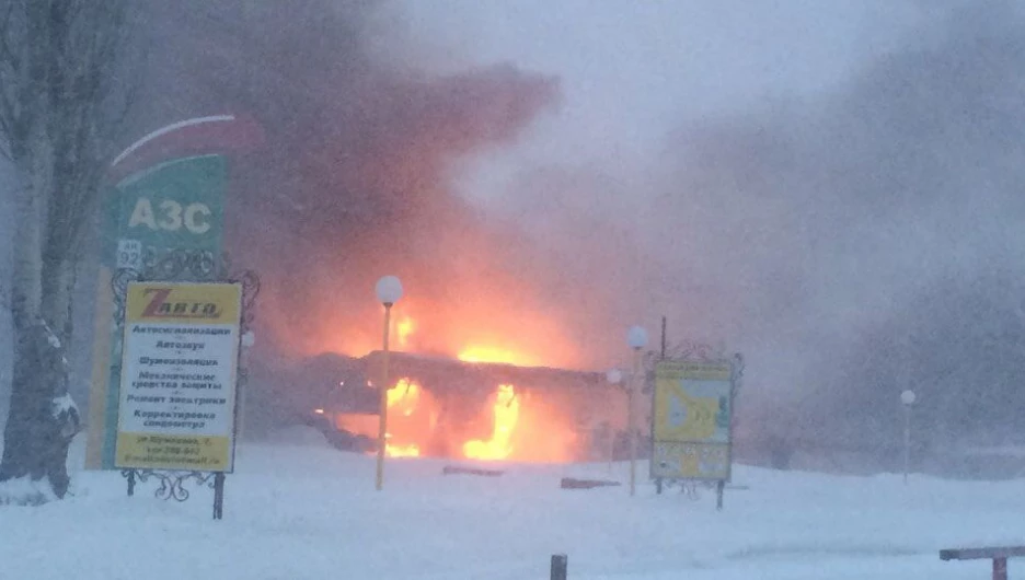 Пожар в шиномонтажке на ул. Шумакова.