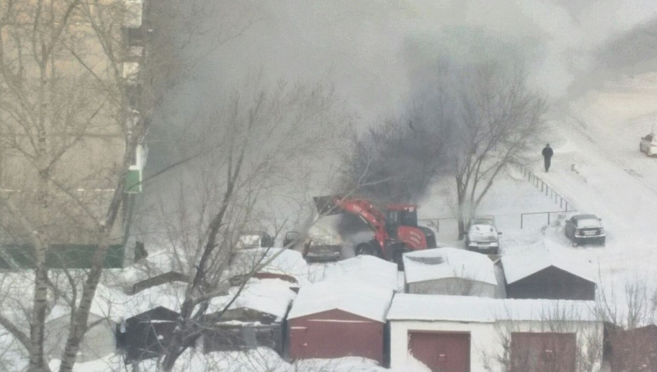 В Новоалтайске загорелся автомобиль