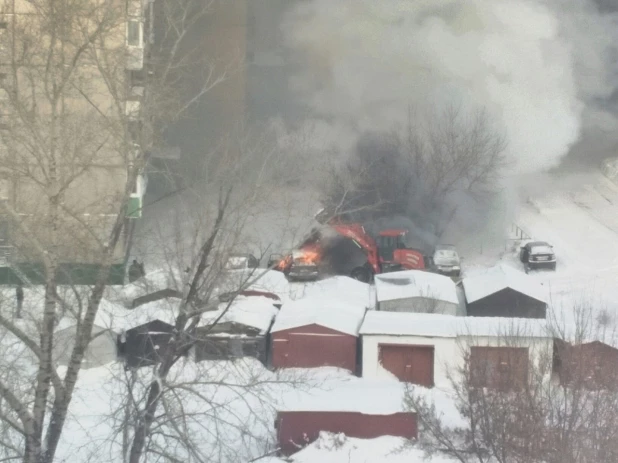 В Новоалтайске загорелся автомобиль