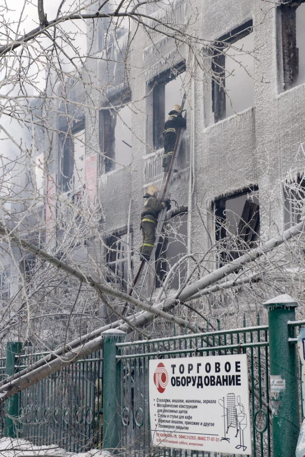 От здания барнаульского радиозавода остались лишь руины.