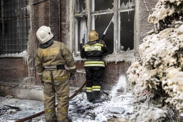 От здания барнаульского радиозавода остались лишь руины.