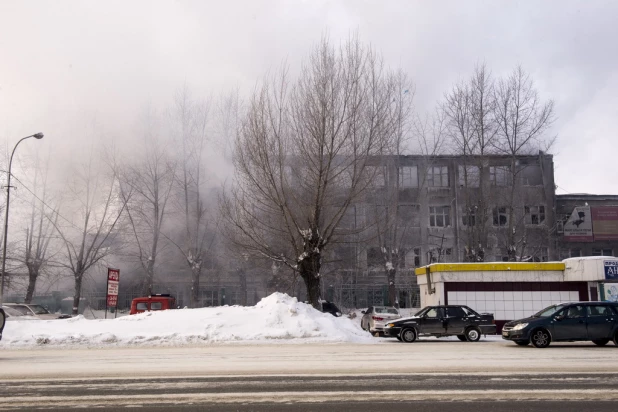 От здания барнаульского радиозавода остались лишь руины.