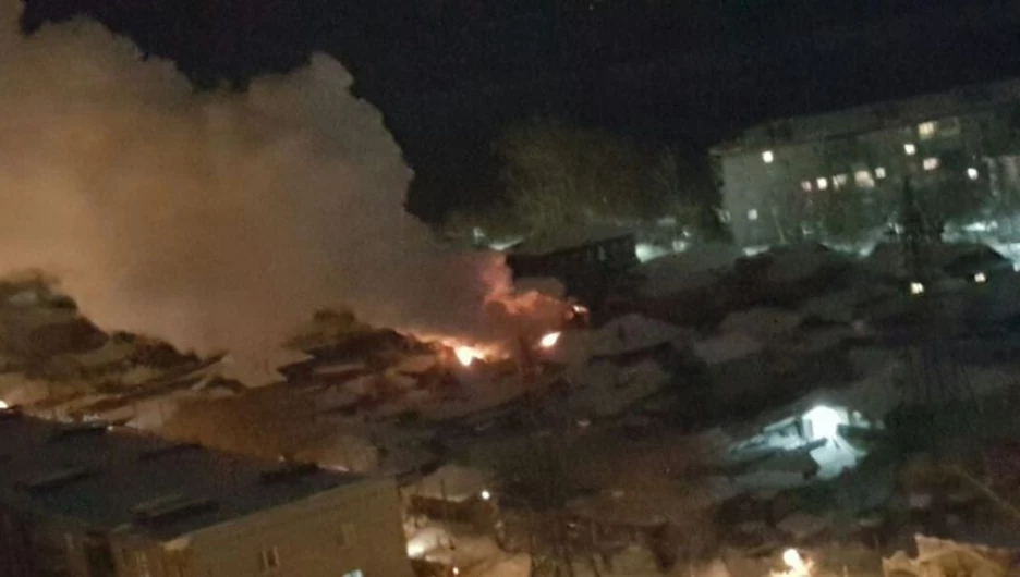 Пожар в жилом доме в Барнауле.
