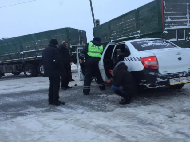 Авария на Павловском тракте в Барнауле.