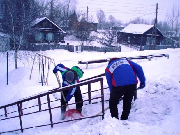 "Снежный десант" готовит Затон к Новому году.