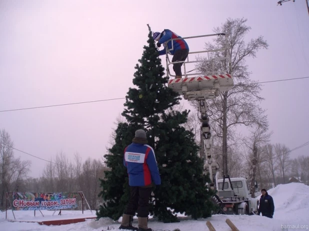 "Снежный десант" готовит Затон к Новому году.