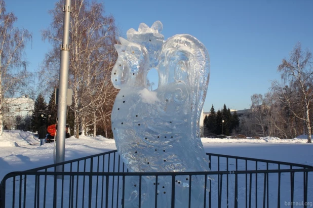 Скульптура Петушка.