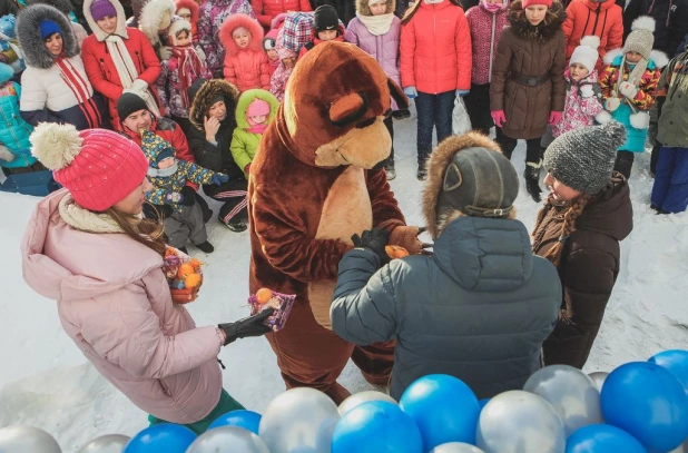 Большой праздник в квартале "Времена года"