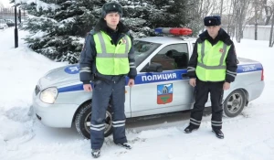 Инспекторы ДПС Илья Наливкин и Андрей Мордовин.