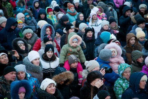 Новогодний праздник на площади Сахарова. 30 декабря 2016 года.