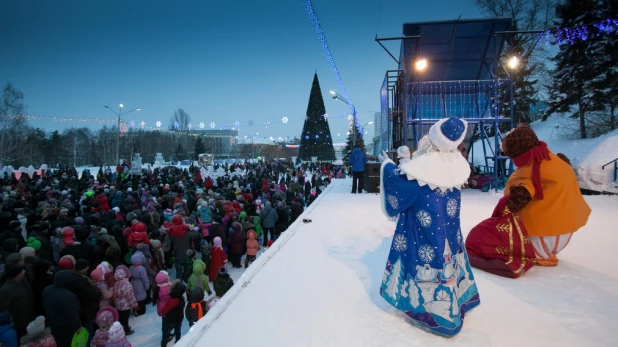 Новогодний праздник на площади Сахарова. 30 декабря 2016 года.