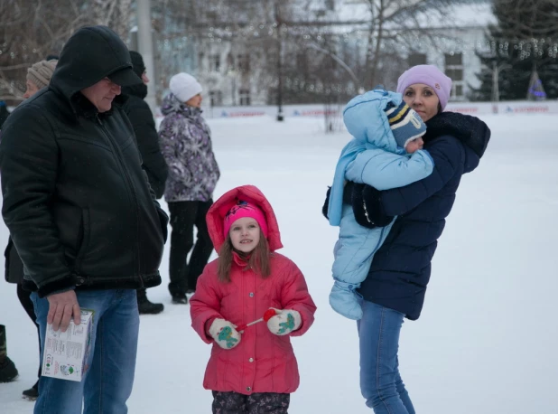 Новогодний праздник на площади Сахарова. 30 декабря 2016 года.