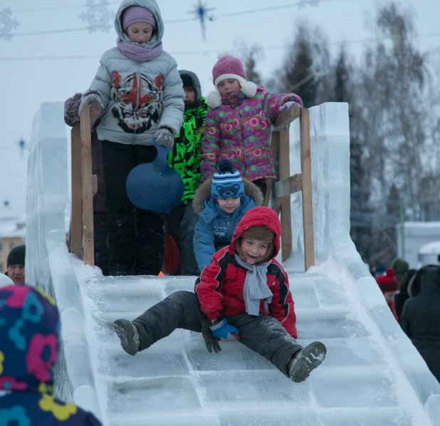 Новогодний праздник на площади Сахарова. 30 декабря 2016 года.