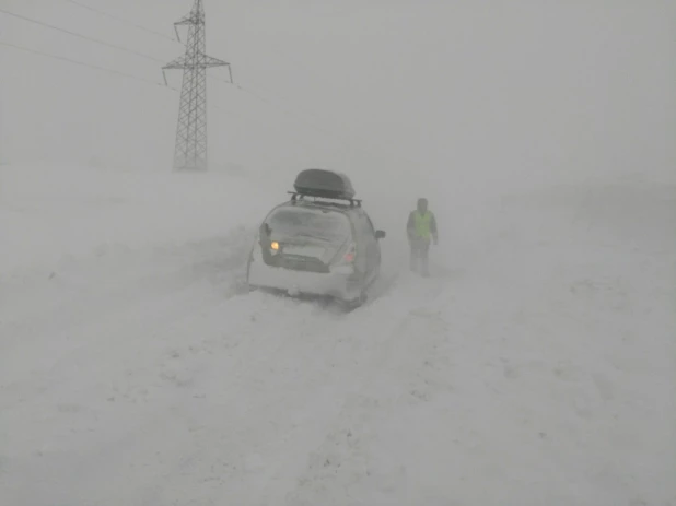 В крае намело огромные сугробы. 